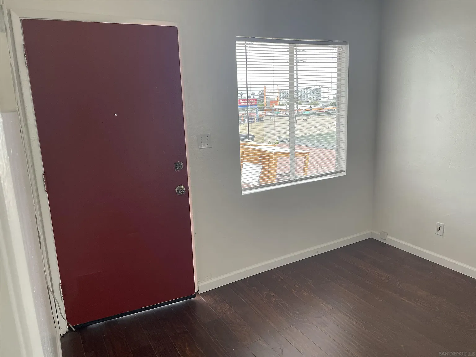 1 bed, 1.0 bath, 450 sqft, $1,795 — Photo 2