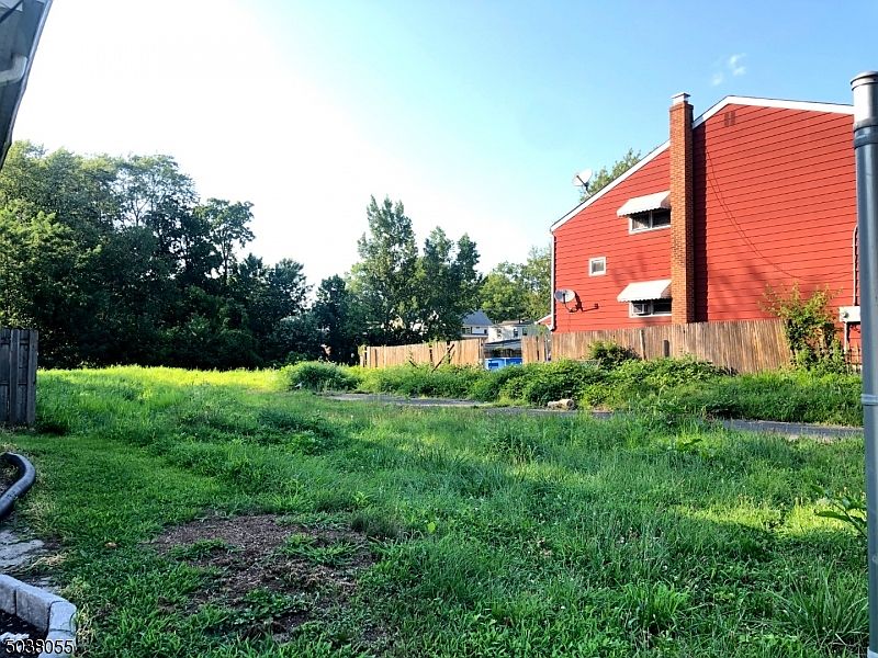2nd image of 1988 Price St
