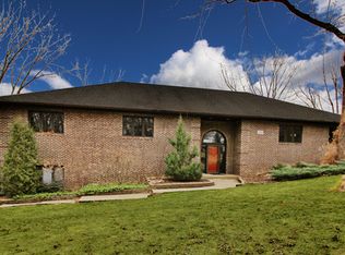 2700 Kingston Dr, Island Lake, IL 60042