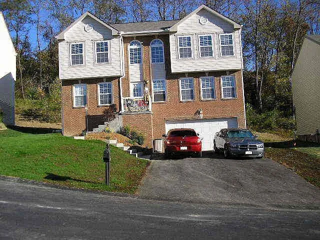 136 John Dr photo 1