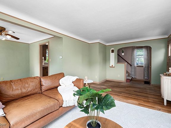 3rd image of 20953 Woodstock Ave