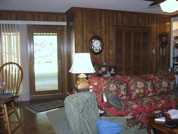 5th image of 224 Simon St