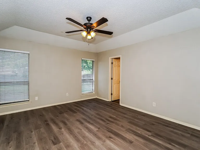 709 Daniels Dr — Photo 11