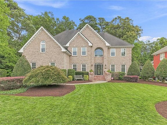 2nd image of 1576 Godfrey Ln