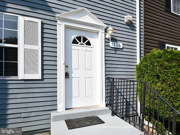 3rd image of 1206 Castlehaven Ct