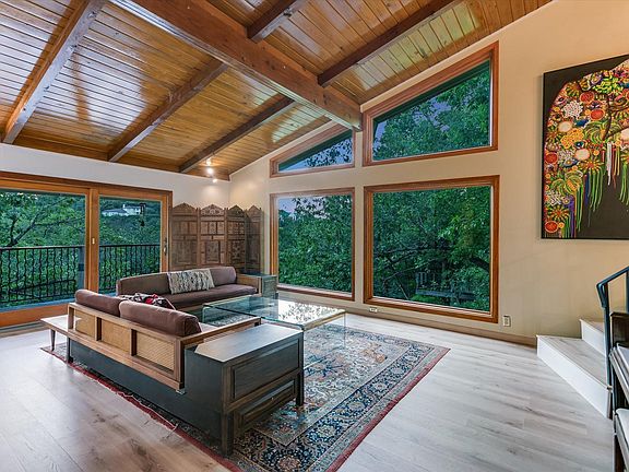5th image of 19 Sugar Shack Dr
