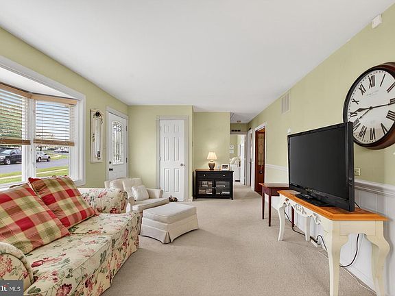 4th image of 3528 Windsor Dr