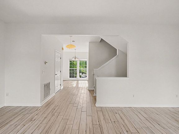 4th image of 663 Huffine Manor Cir