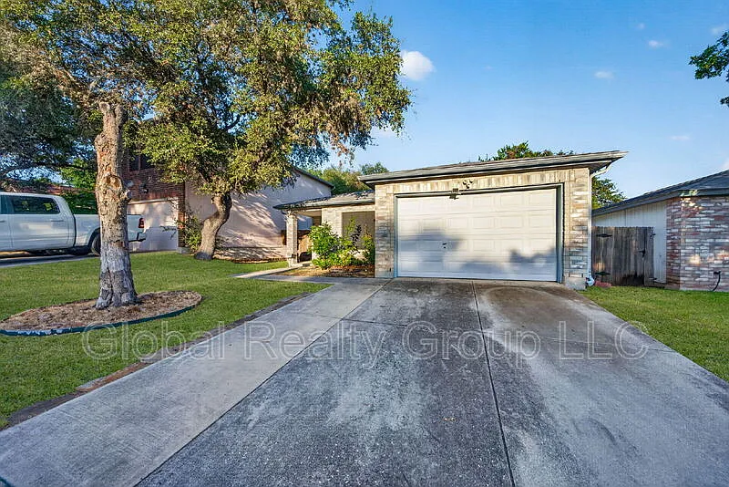 3 bed, 2.0 bath, 1386 sqft, $1,750 — Photo 3