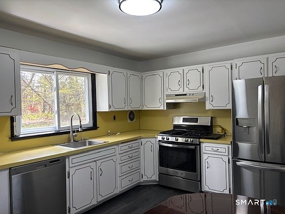 5th image of 42 Wendy Rd
