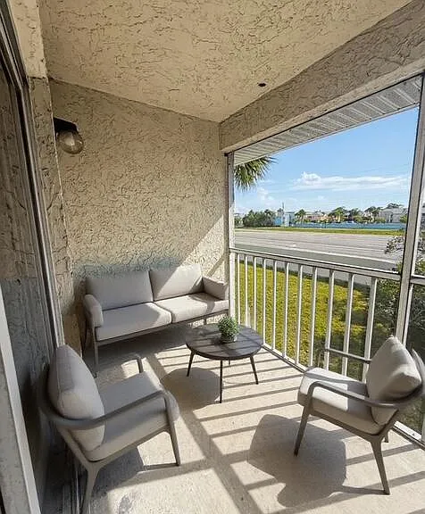 1516 SE Royal Green Cir #202 — Photo 13