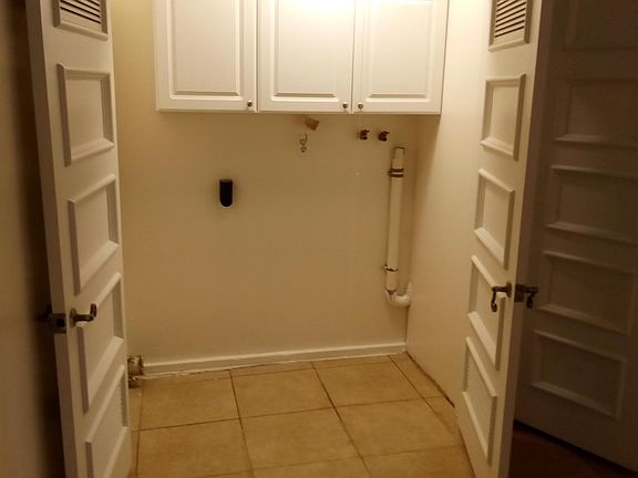 5th image of 316 11th Ave NE APT 4