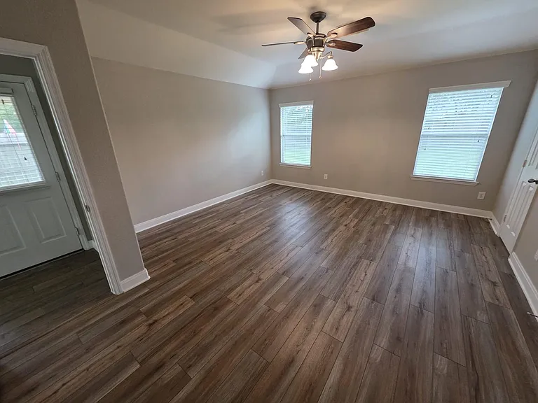 3011 Crescent Oaks Park Ln — Photo 16