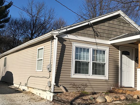 2nd image of 215 Evergreen St