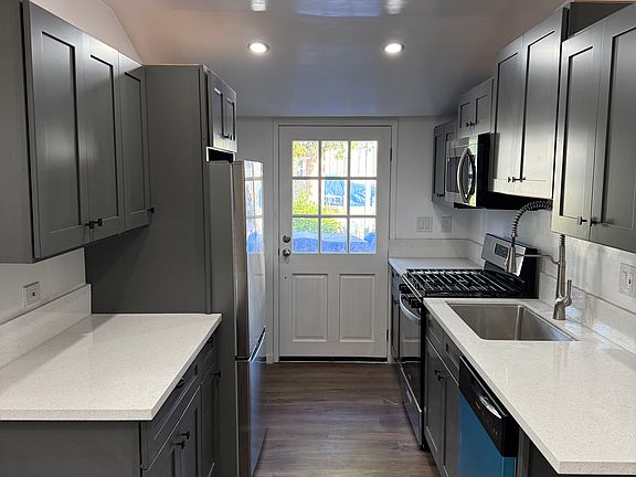 4th image of 2306 Alta St #B