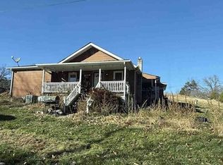 11 Castle Cv, Hinton, WV 25951