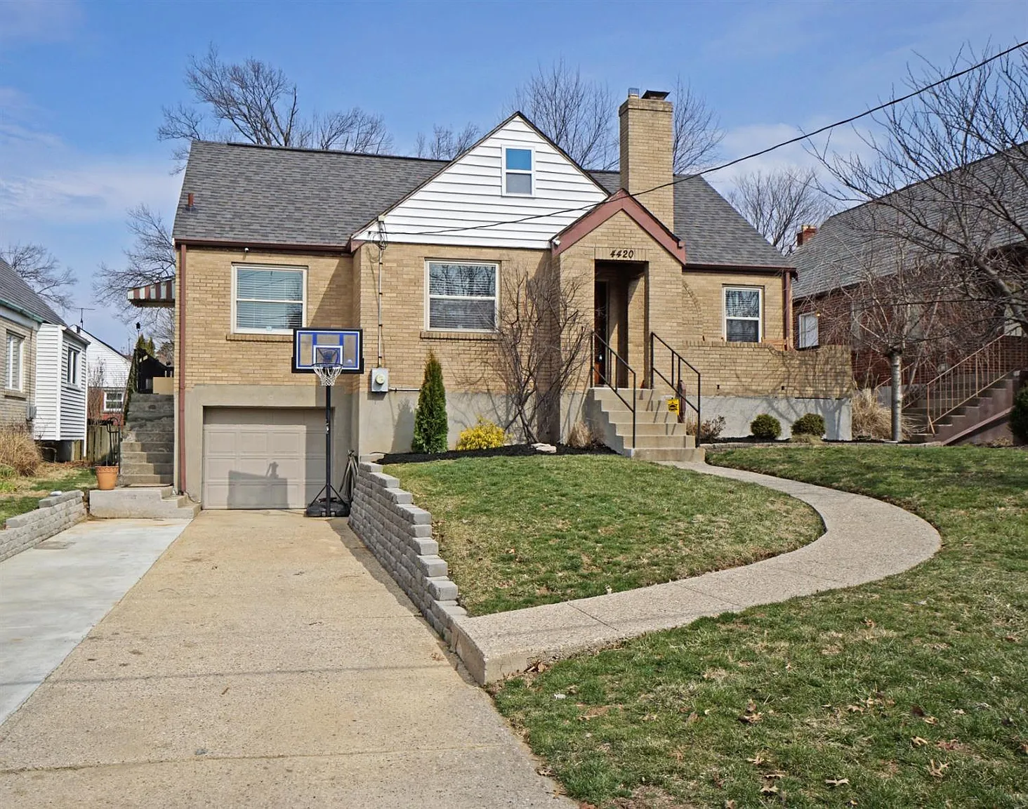 4420 Raceview Ave photo 1