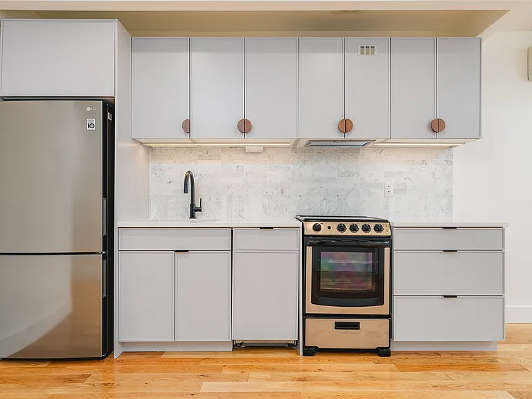 33 Franklin St #301 — Photo 3