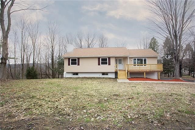 1st image of 6 Stillwater Ln