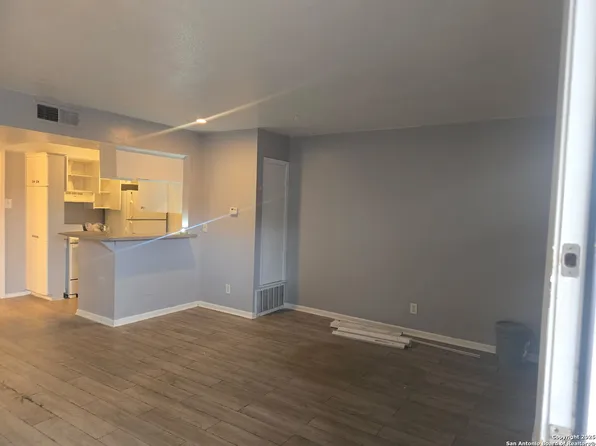 170 De Chantle APT 703, San Antonio, TX 78201