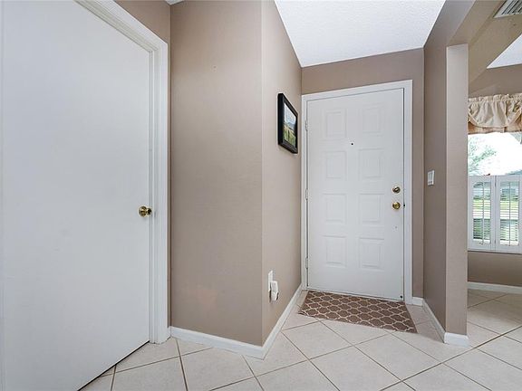 4th image of 102 Park Forest Blvd