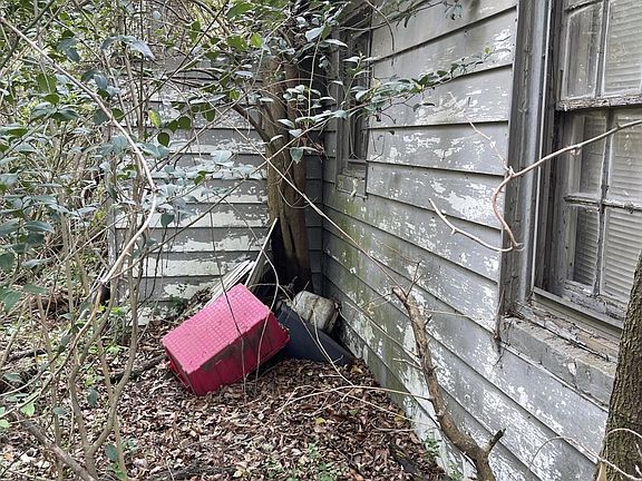 3rd image of 832 N Center St