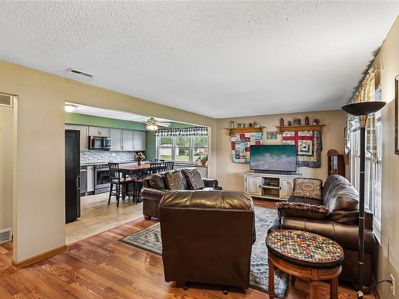 3rd image of 8653 Twincreek Dr