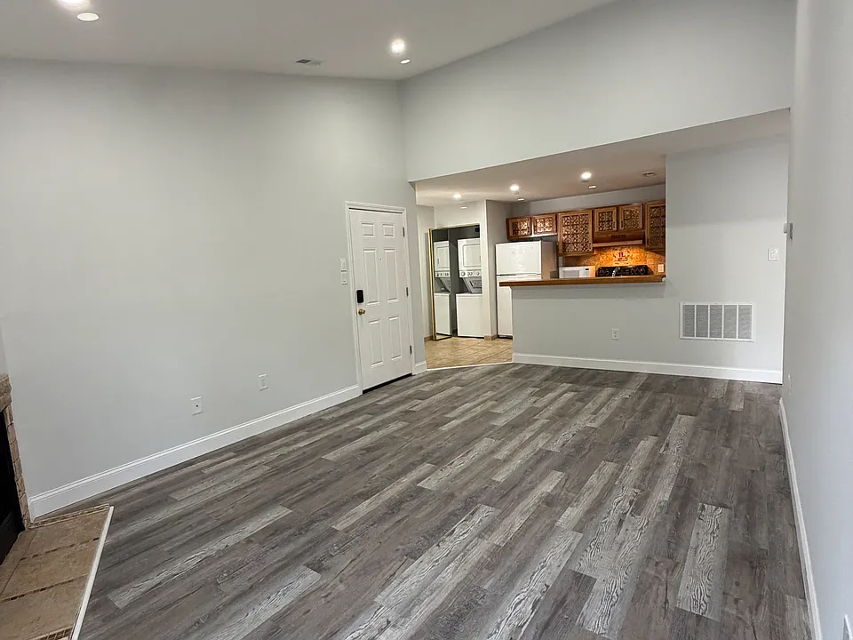 19 Chesapeake Dr #19