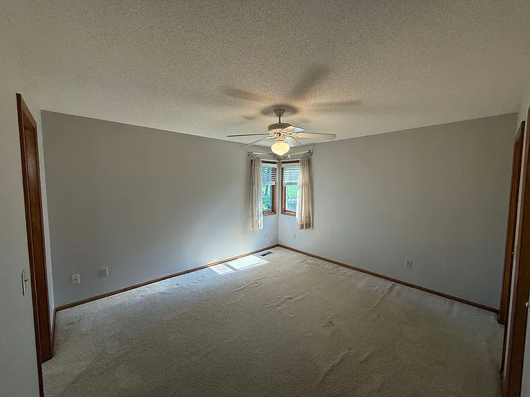 5018 Goldfinch Ln — Photo 14