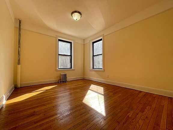 2nd image of 2106 33rd St APT A7
