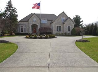2033 Abbotsford Green Dr, Powell, OH