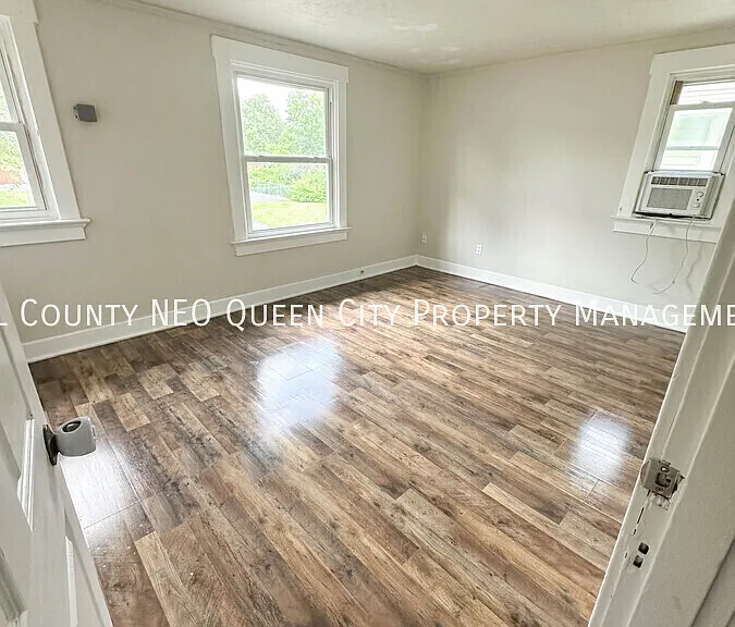 220 Cambridge Ave — Photo 2
