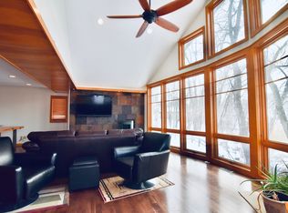 75 W Point Dr, Tonka Bay, MN 55331