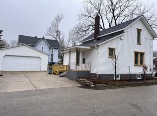 718 Loomis St, Rockford, IL 61102