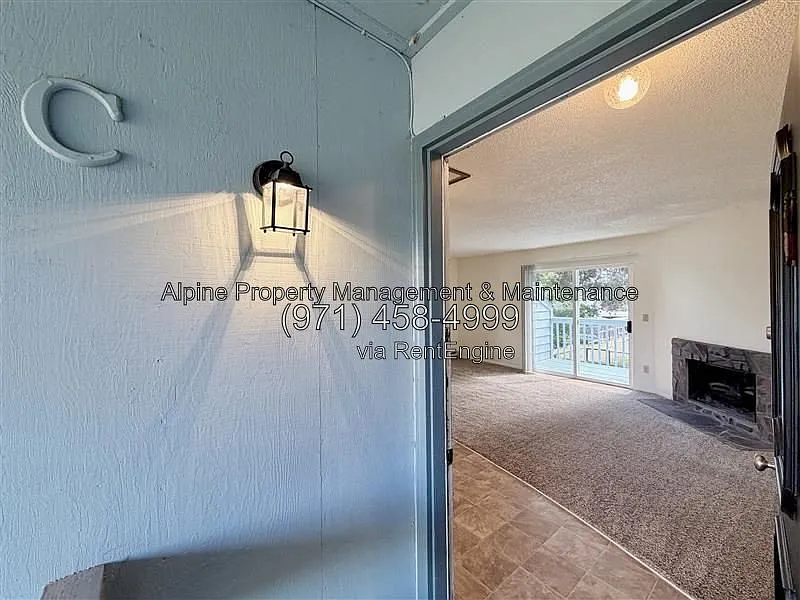 2 bed, 1.0 bath, 900 sqft, $1,395 — Photo 4