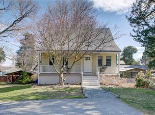 18 Anawan Ave, Bristol, RI 02809