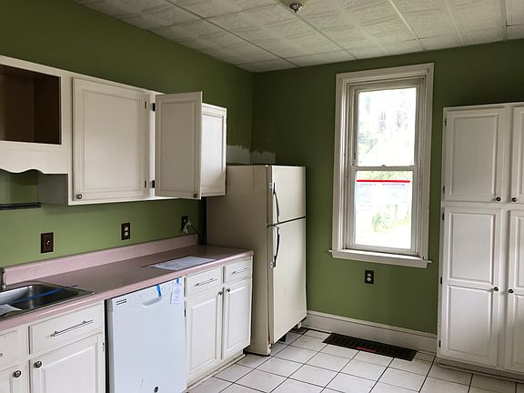 3rd image of 232 Hellam St