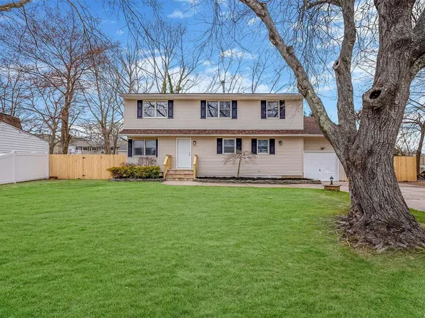 5 Lehigh Avenue, Centereach, NY 11720