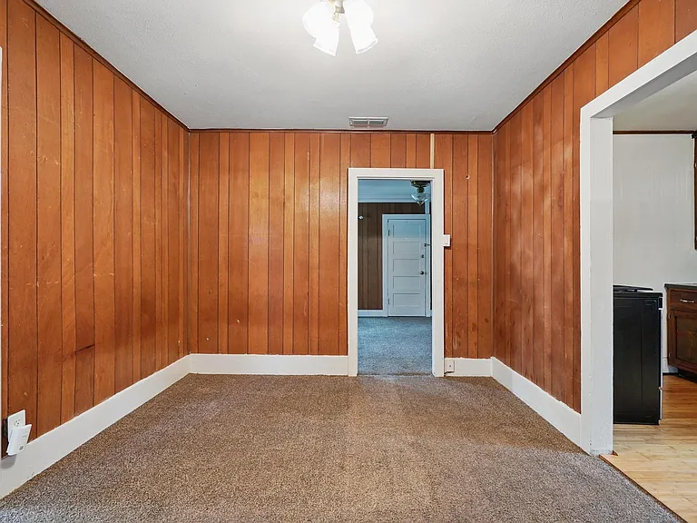 1102 S 15th St — Photo 23