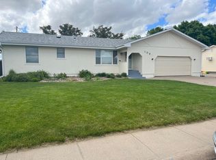 108 Wagon Trail Dr, Ogallala, NE 69153