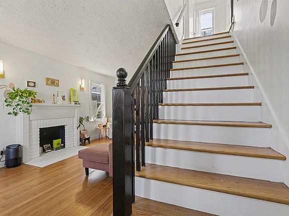 3rd image of 1928 NW 31st St