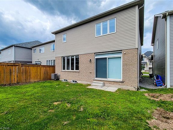 5th image of 11 Esther Cres