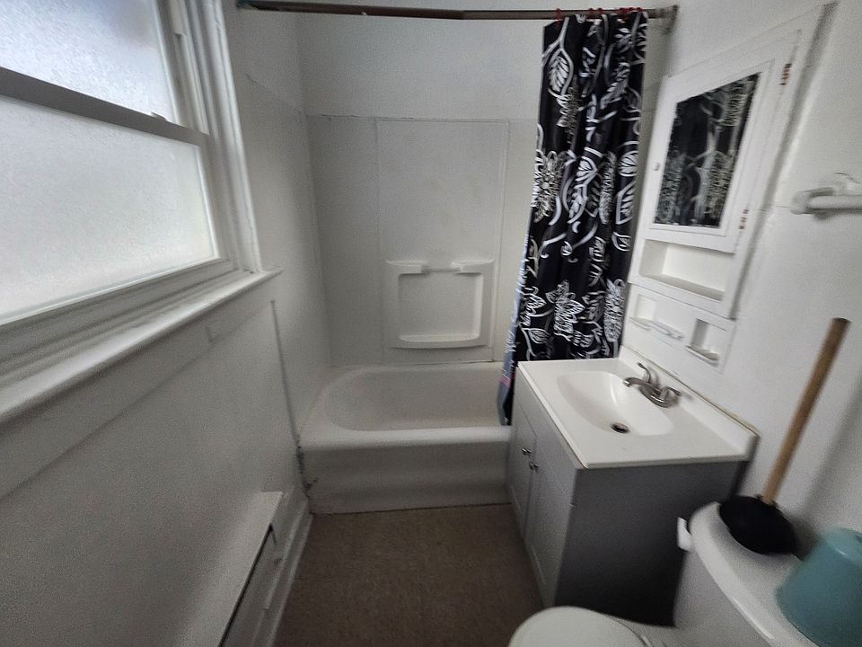 2nd image of 301 Wellington Ave APT 8