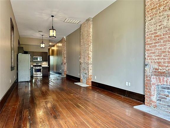 2nd image of 2225-27 S Liberty St #2227
