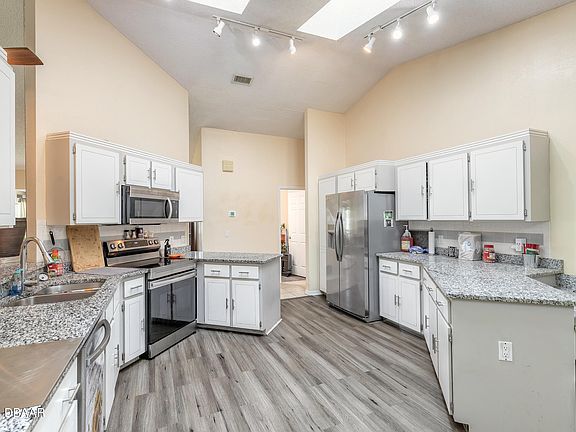2nd image of 50 Florida Park Dr