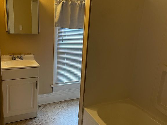 3rd image of 805 N Washington Ave