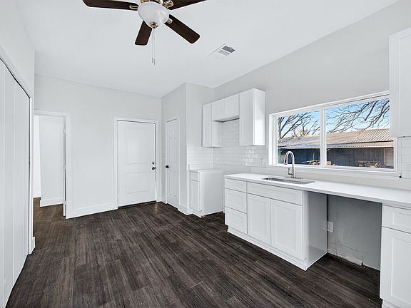 5th image of 710 E Lamar St