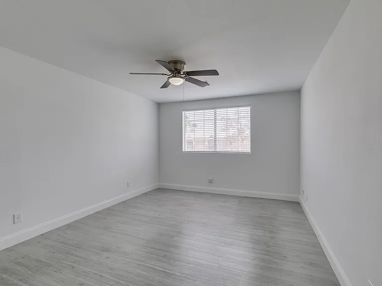 8449 Blue Island Ave — Photo 25