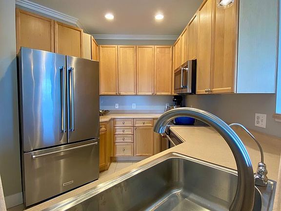 4th image of 205 Meeting House Station Sq APT 403
