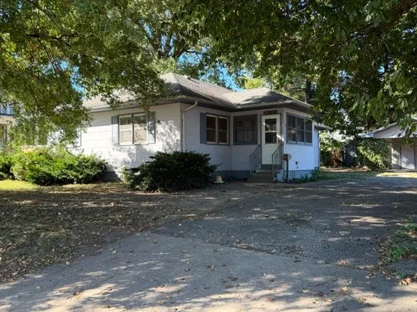 218 W Wabash Ave, Effingham, IL 62401